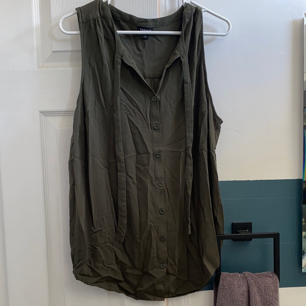 Torrid Olive Button-Up Tank Top - Picture 2 of 7